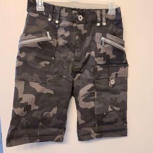 New! Maniere de voir camo shorts